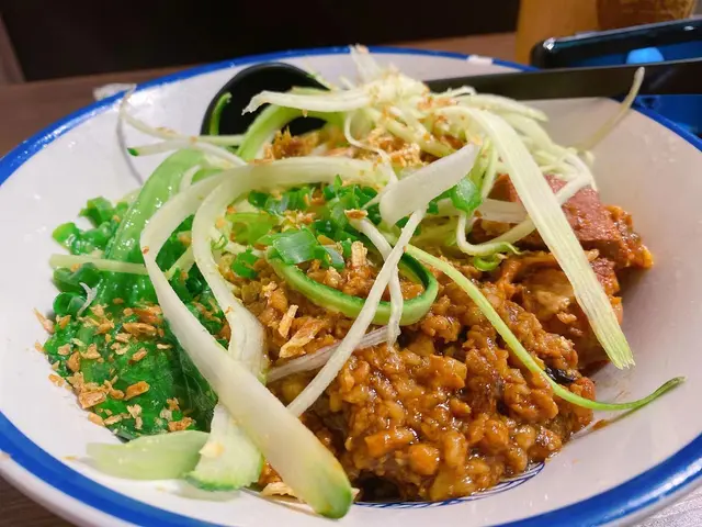 醬燒豬軟骨肉燥乾奉拌面