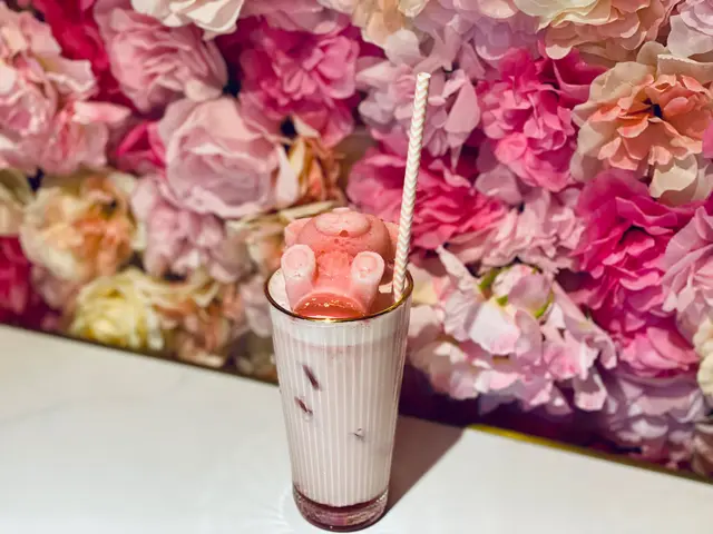 小熊粒粒草莓牛奶