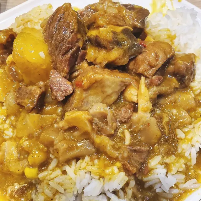 咖哩牛腩飯