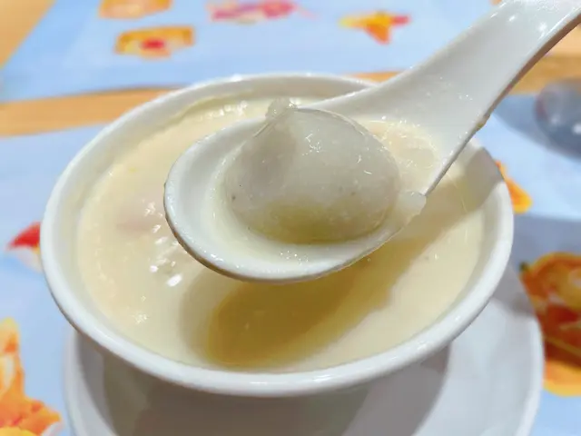 腐竹鵪鶉蛋薏米配芝麻湯圓