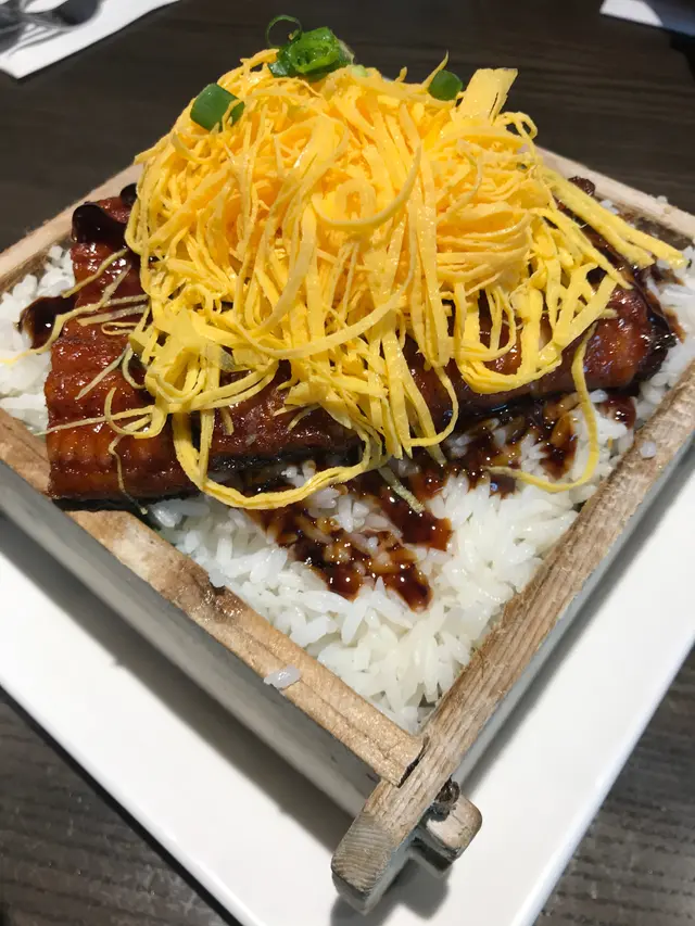 蒲燒鰻魚籠仔飯