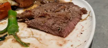 佢就畀咗medium or above的rib-eye