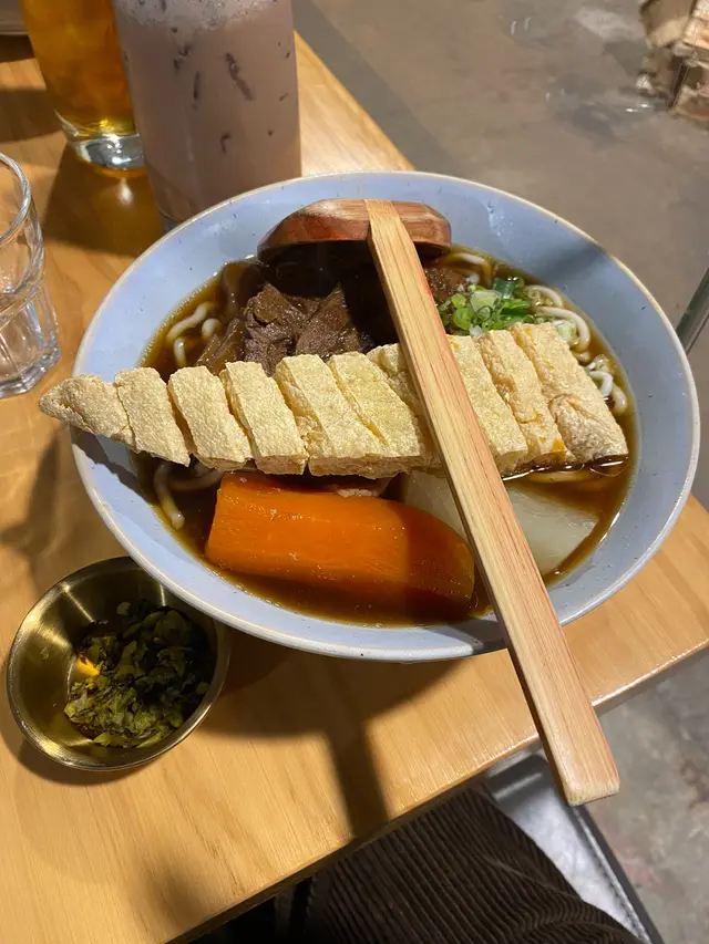 木玥招牌紅燒牛肉麵