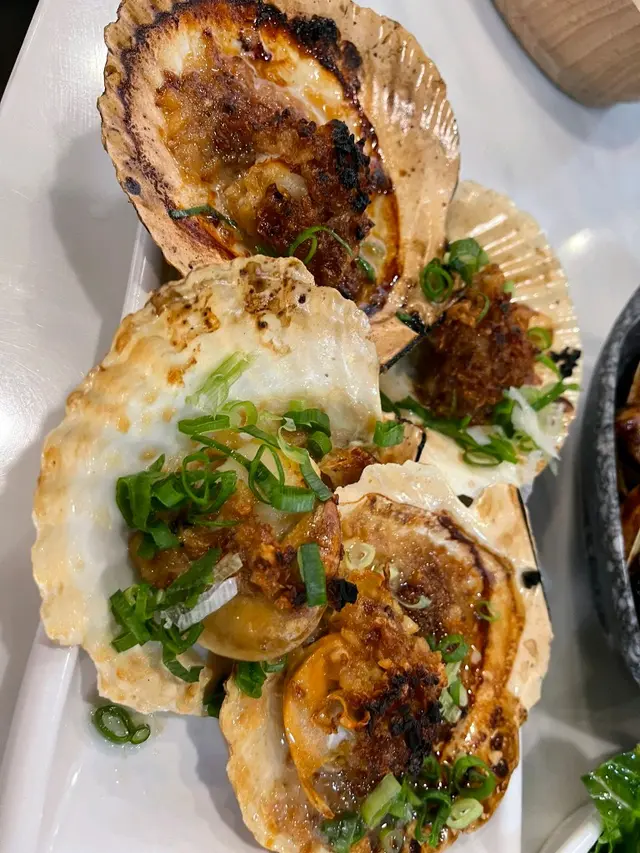 刺身種類正常,夠凍,唔會去到無味,可以接受,不過等得有啲耐