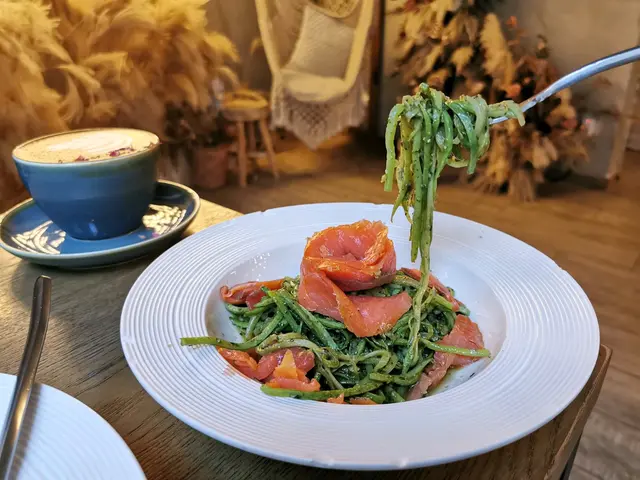 煙三文魚脆肉瓜麵條