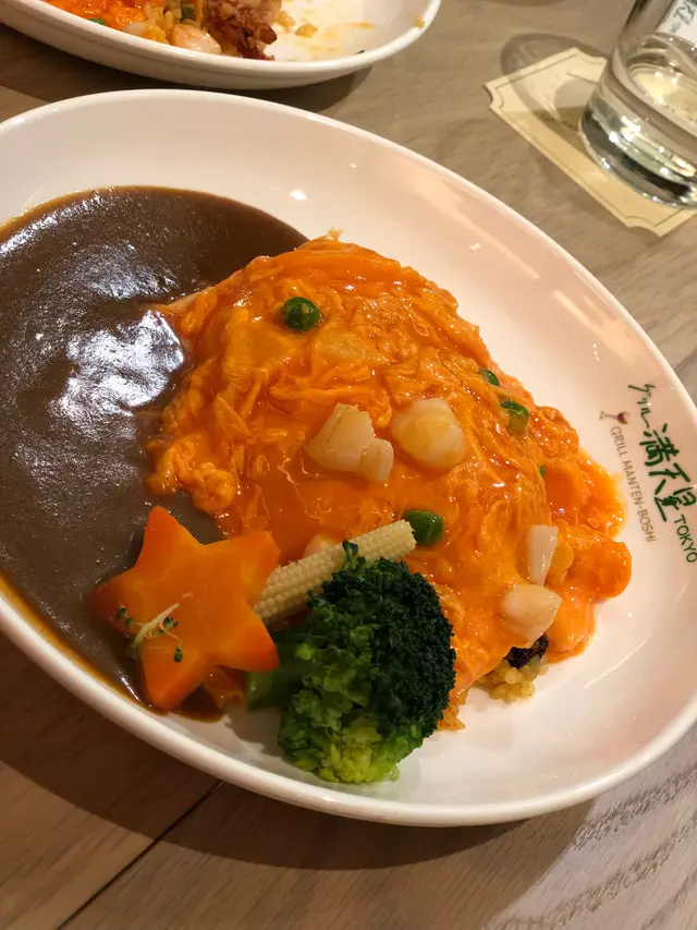 滿天星咖喱蛋包飯