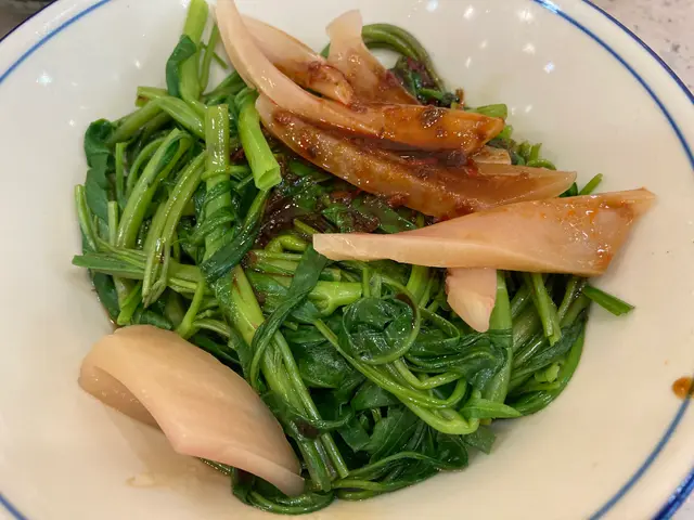玻璃魷魚炒通菜