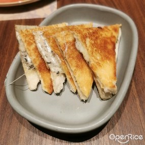Truffle with cheese, crispy bread  - 中環的Quiero M&#225;s