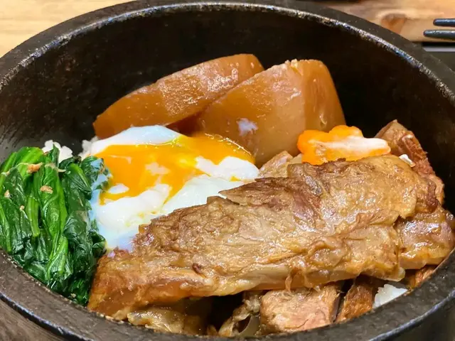 汁煮豬軟骨石鍋飯