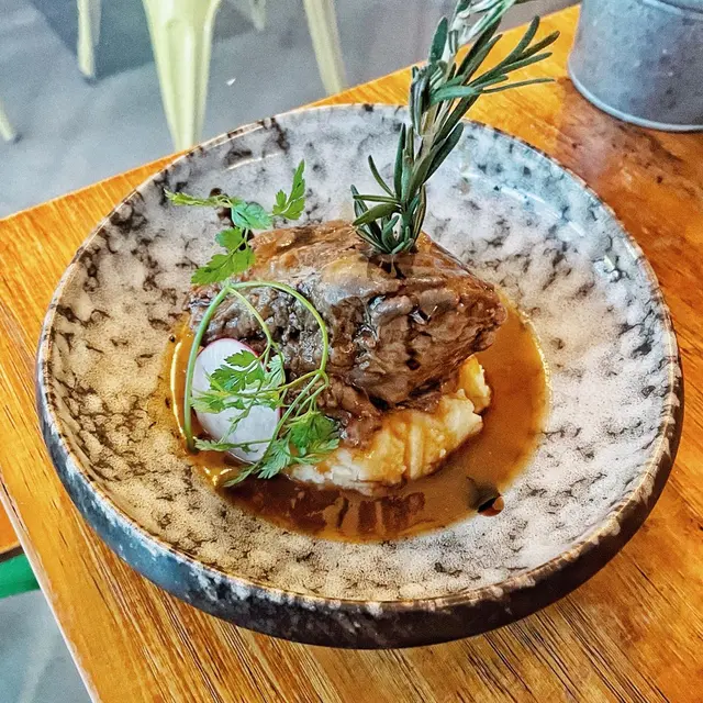 慢煮甜酒燴和牛面頰