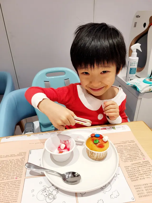 聖誕兒童餐包DIY cupcake,有得玩有得食~