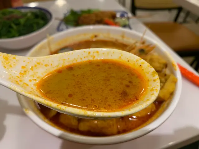 喇沙湯底滿有咖喱香,滲出香辣