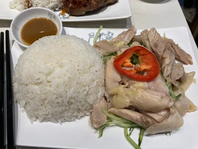 真手撕雞飯配沙薑汁