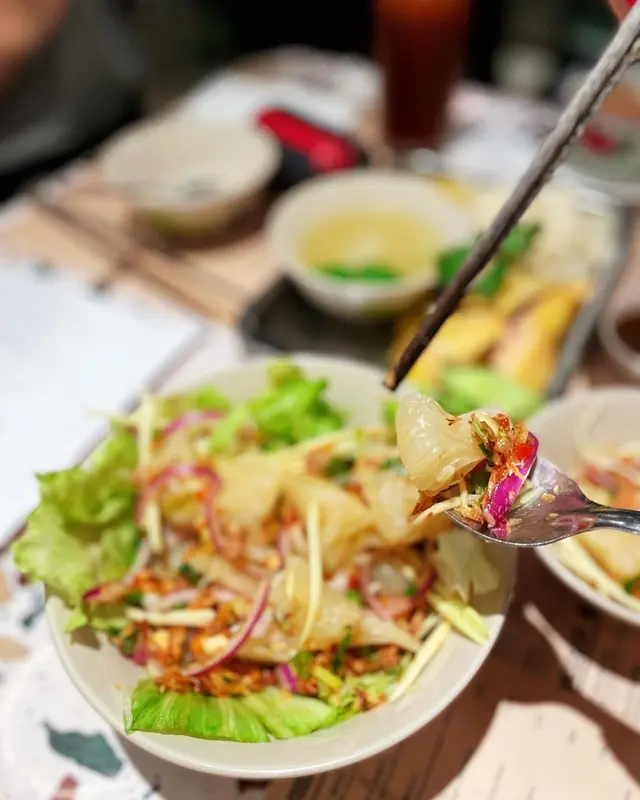 酸辣豬頸肉生菜包