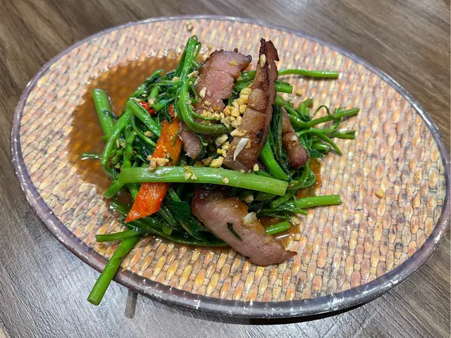 泰式豬頸肉炒通菜