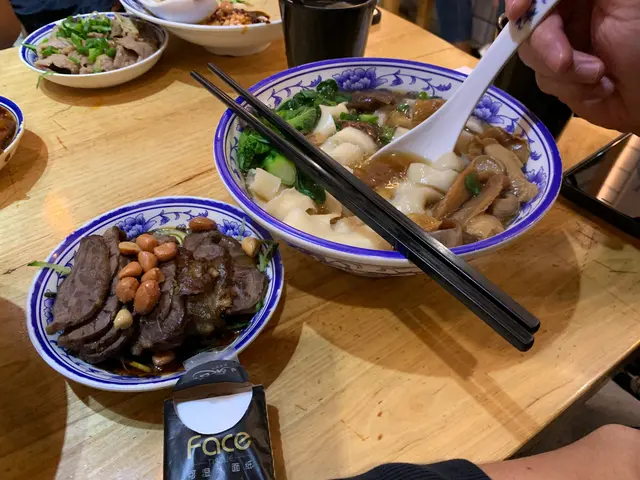 菌菇刀削面