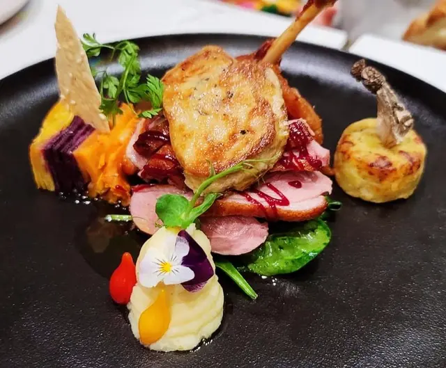 油封鴨髀、香煎鴨胸、香煎鴨肝配香橙西梅汁