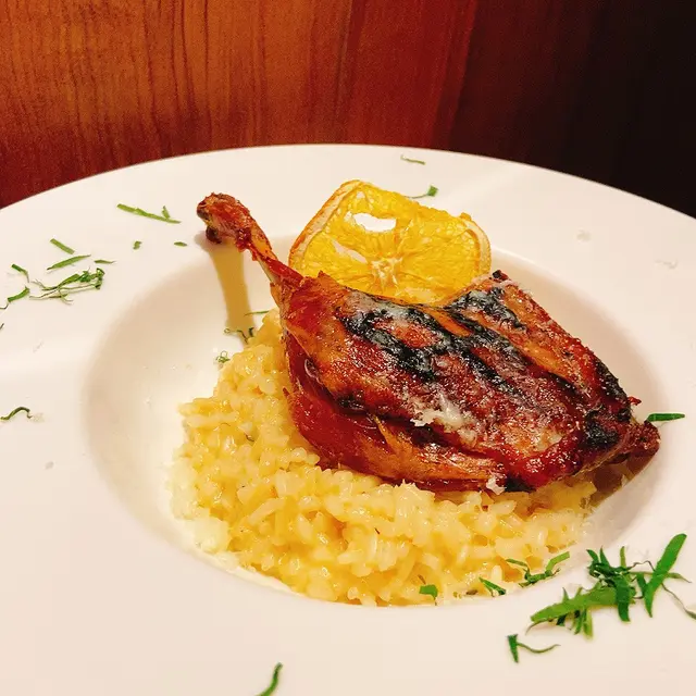 焗油燜鴨肶🦆要同橙🍊忌廉意大利飯一齊放入口，咸香嘅鴨肉+酸甜risotto 產生化學作用，即時成個口腔味蕾大爆發💥超好味😋  橙忌廉一啲都吾膩