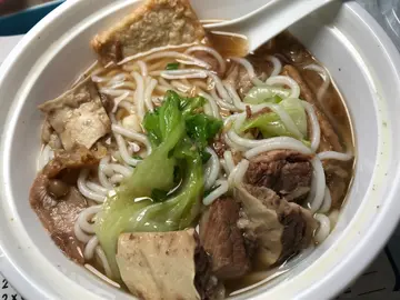 三餸車仔麵手