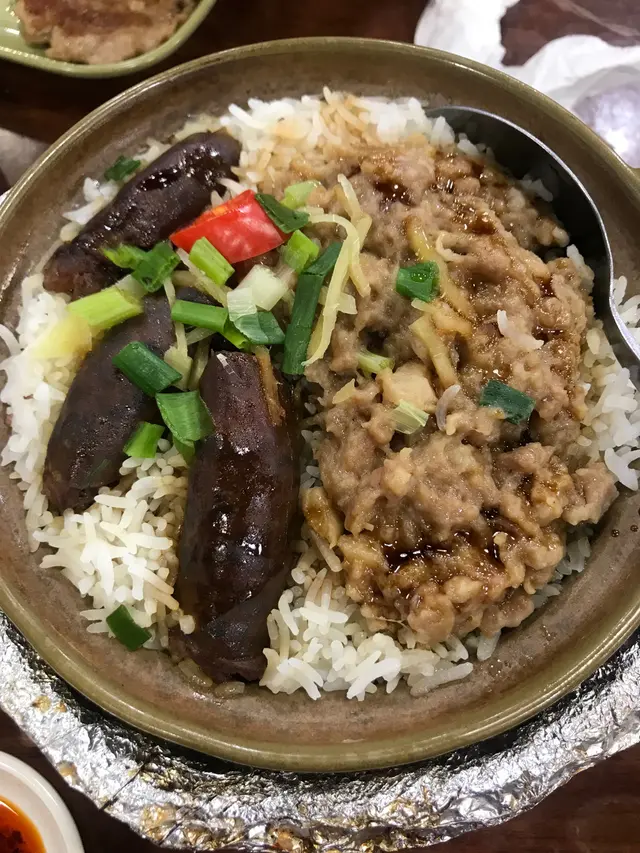 馬蹄肉餅潤腸煲仔飯