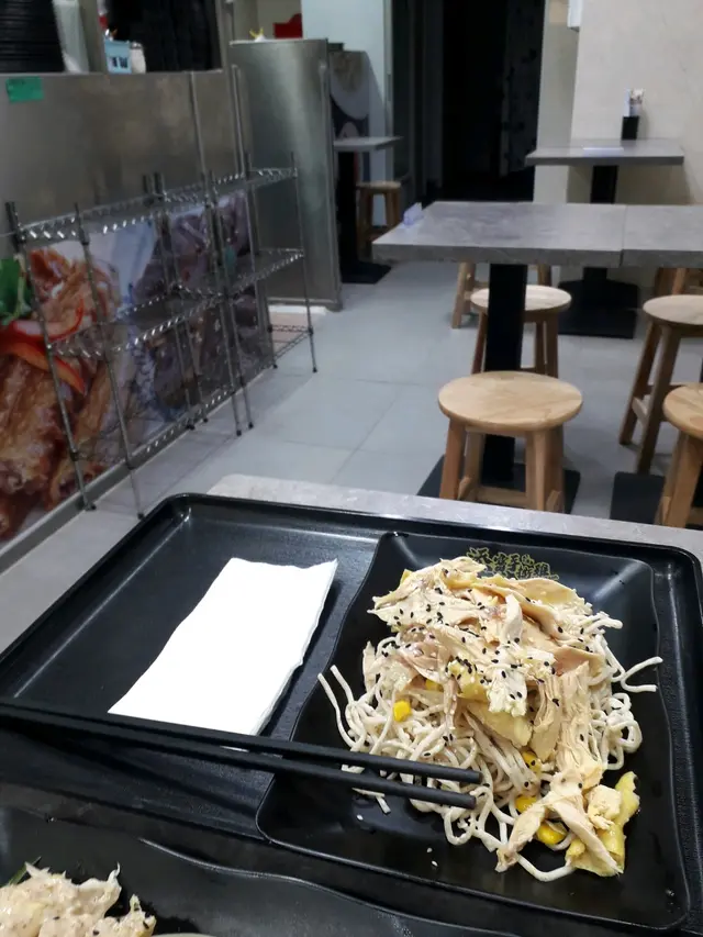 胡麻醬手撕雞撈冷麵