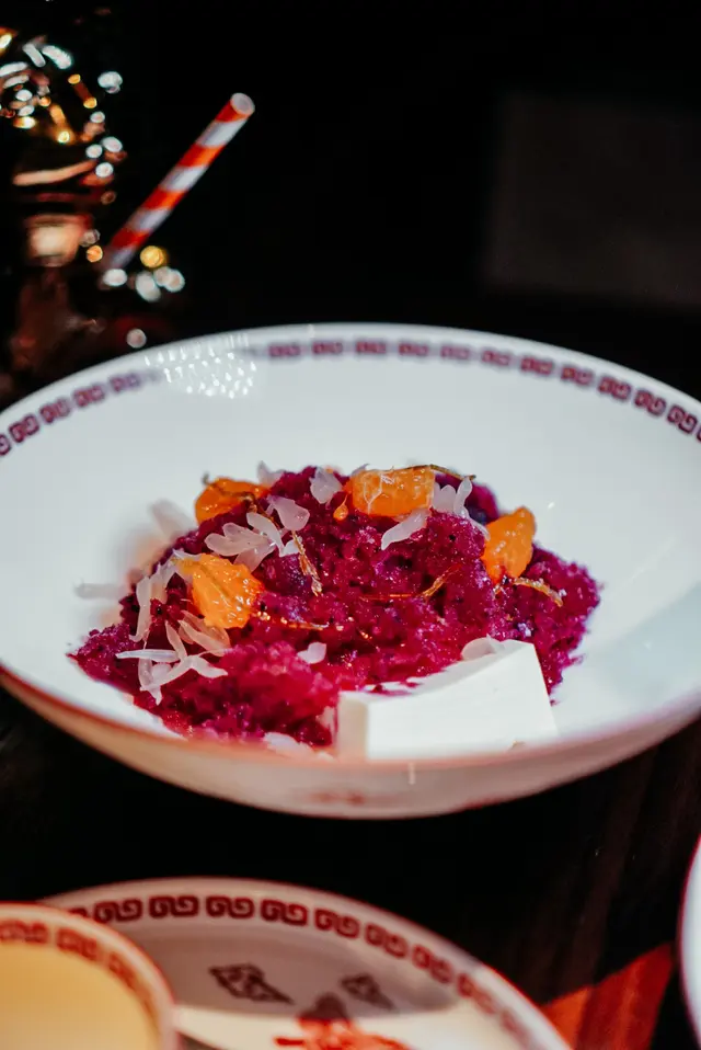 羊奶乳酪配火龍果刨冰及沙田柚