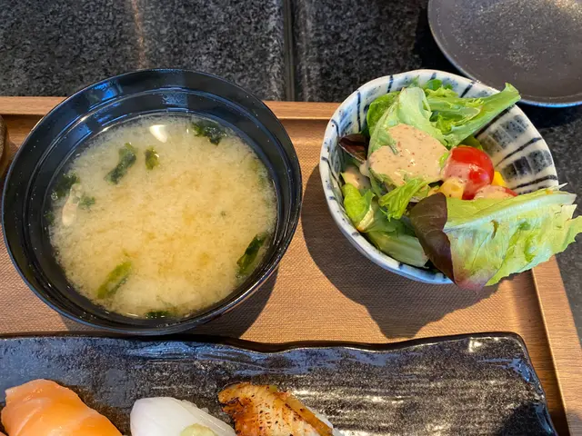 跟餐麵豉湯,沙律