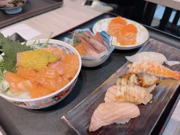 迷你三文魚粒粒海膽丼