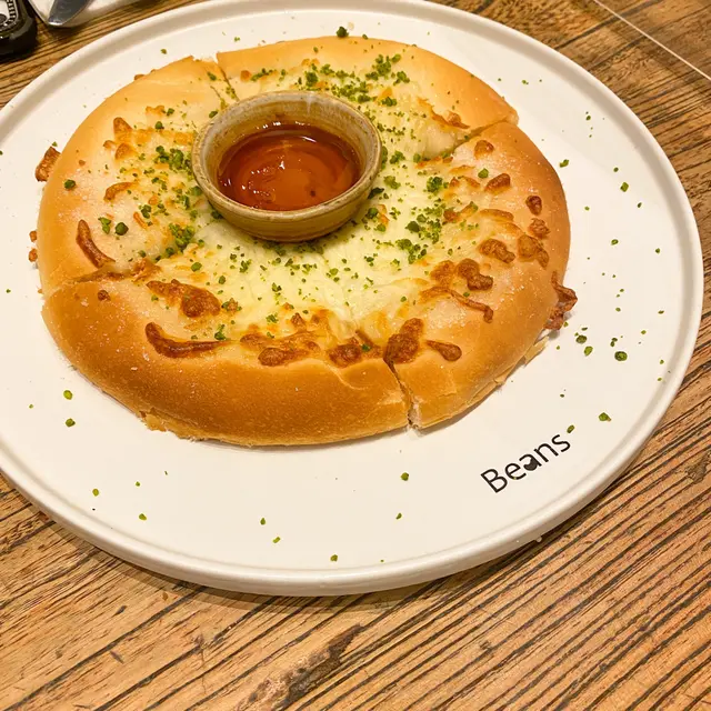 開心果馬蘇里拉芝士薄餅配蜂蜜