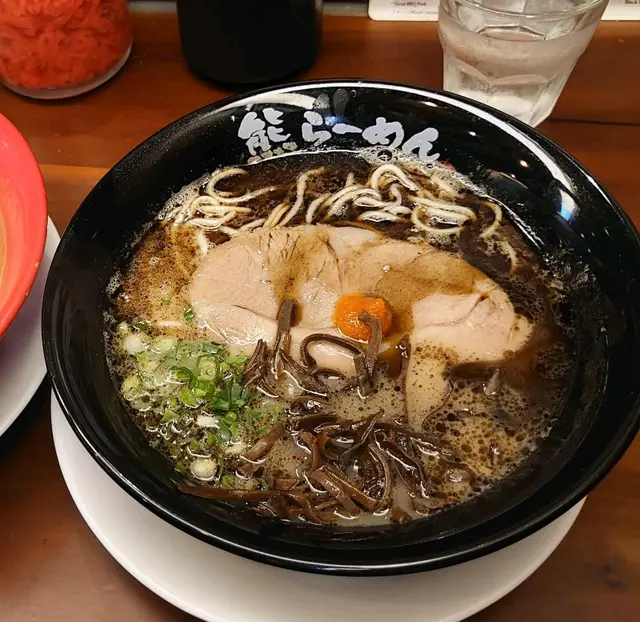 黑蒜油叉燒豬骨湯拉麵