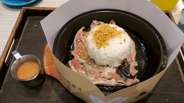 鐵板蒜香牛肉飯