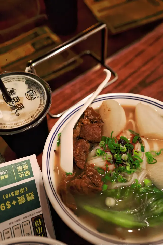 牛腩萝卜麻辣汁河粉