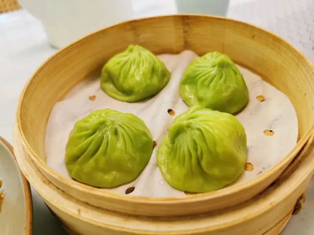 酸菜魚湯小籠包