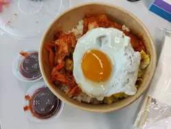 泡菜煎蛋辣豬肉拌飯