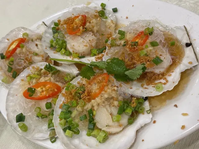 扇貝食到一梳梳既帶子肉，好大粒，蒜蓉同粉絲既味唔會搶左帶子既鮮味，仲加埋蔥花同辣椒，賣相更加好睇好食😆