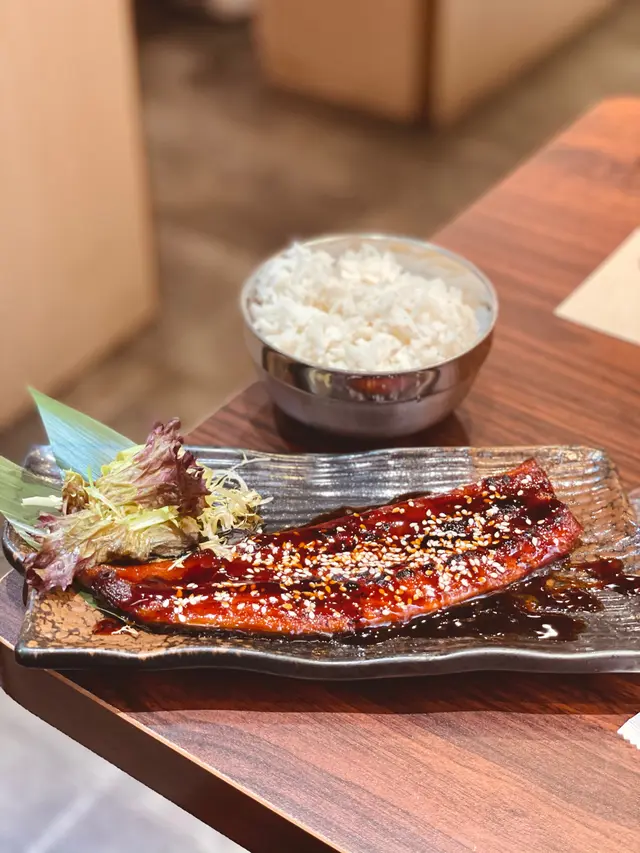 火炙原條鰻魚定食