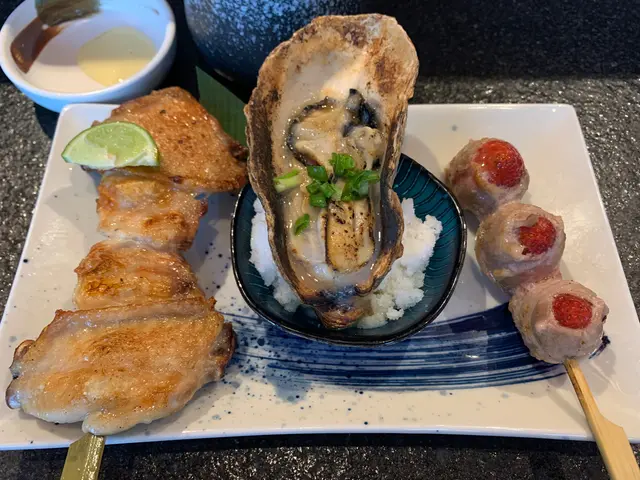 串燒拼盤(蠔,雞翼,草莓豚肉串)