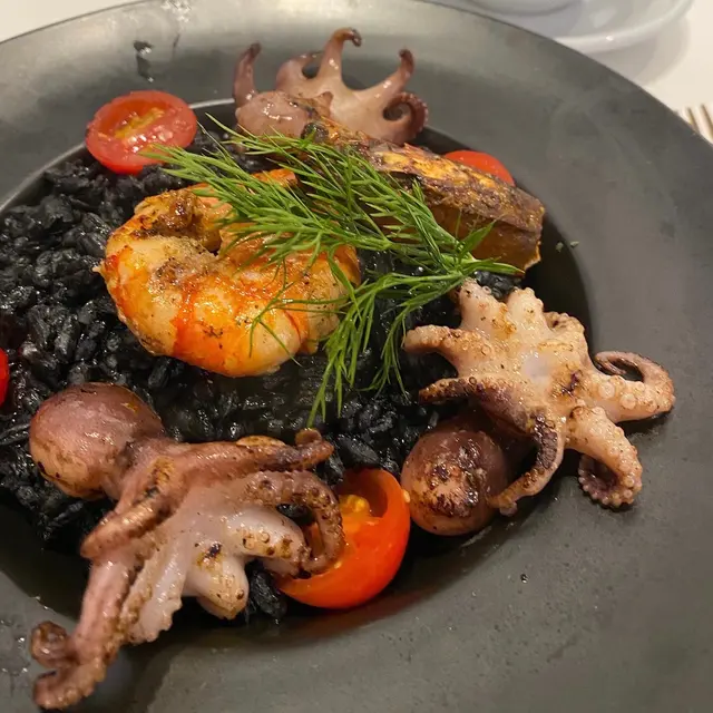 虎蝦墨魚汁燴意大利飯