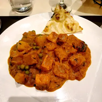 马铃薯青豆咖哩和奶油乳酪咖哩