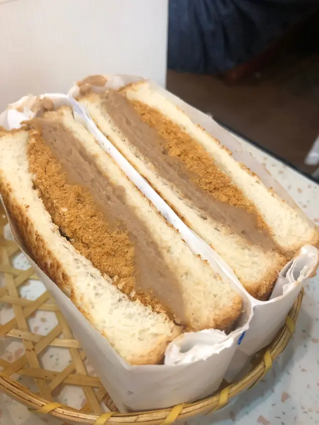 店舖內嘅招牌菜,一個人食會有啲飽,建議同朋友兩個人分一份。
味道幾好味,肉鬆同芋泥都有味,但有啲啲乾,需要配飲品。