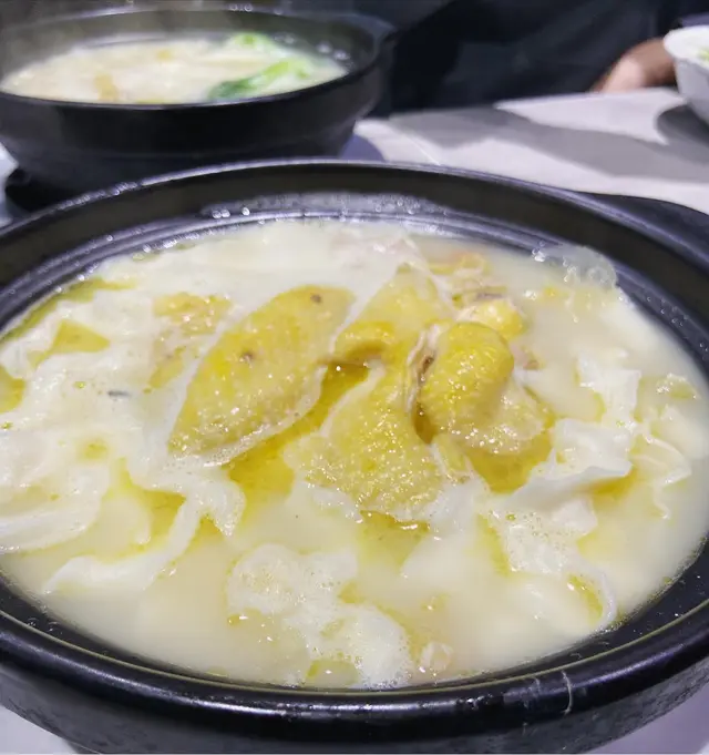 砂鍋雞湯翅刀削麵