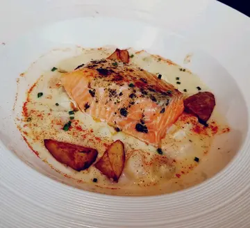 主菜：慢煮三文鱼柳