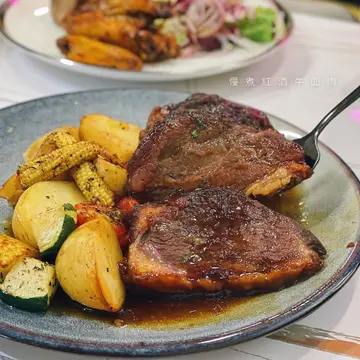 慢煮紅酒牛面肉