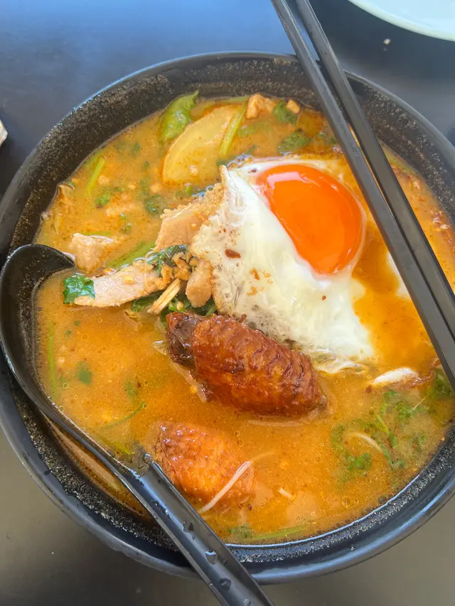 雞翼煎蛋肉眼筋冬陰功米粉