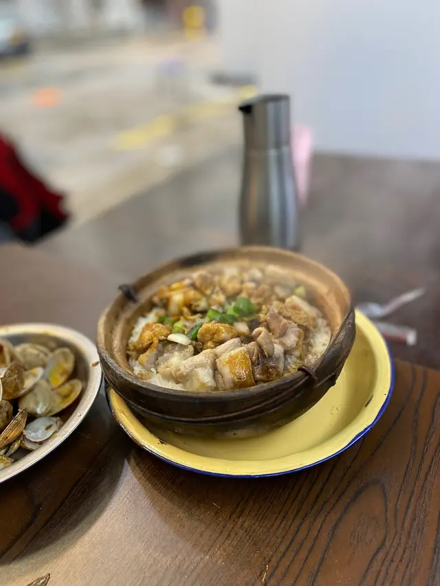 鹹魚滑雞煲仔飯