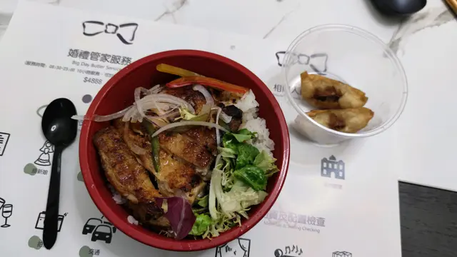 是日半價餐,抵食夾大件,雞扒大大塊,肉質厚實得黎唔老,仲多送2隻餃子