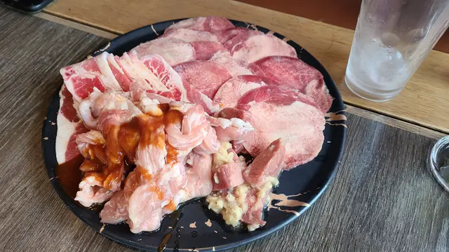 牛舌原味，黑胡椒牛舌，新潟雞爽肉味噌，牛胸腩燒肉汁