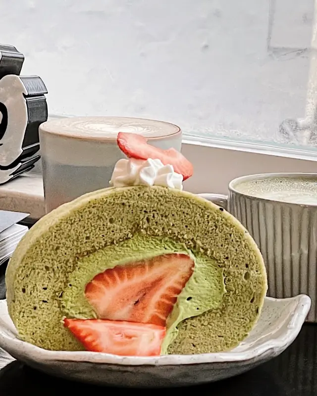 Matcha & Strawberry Roll Cake