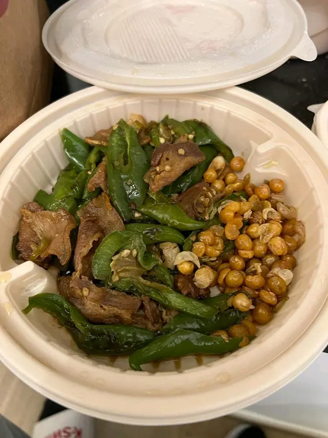 辣椒炒肉拌米線