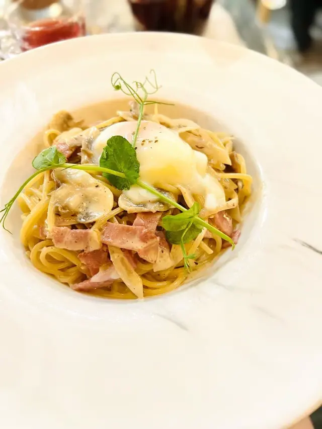 溫泉蛋卡邦尼意粉